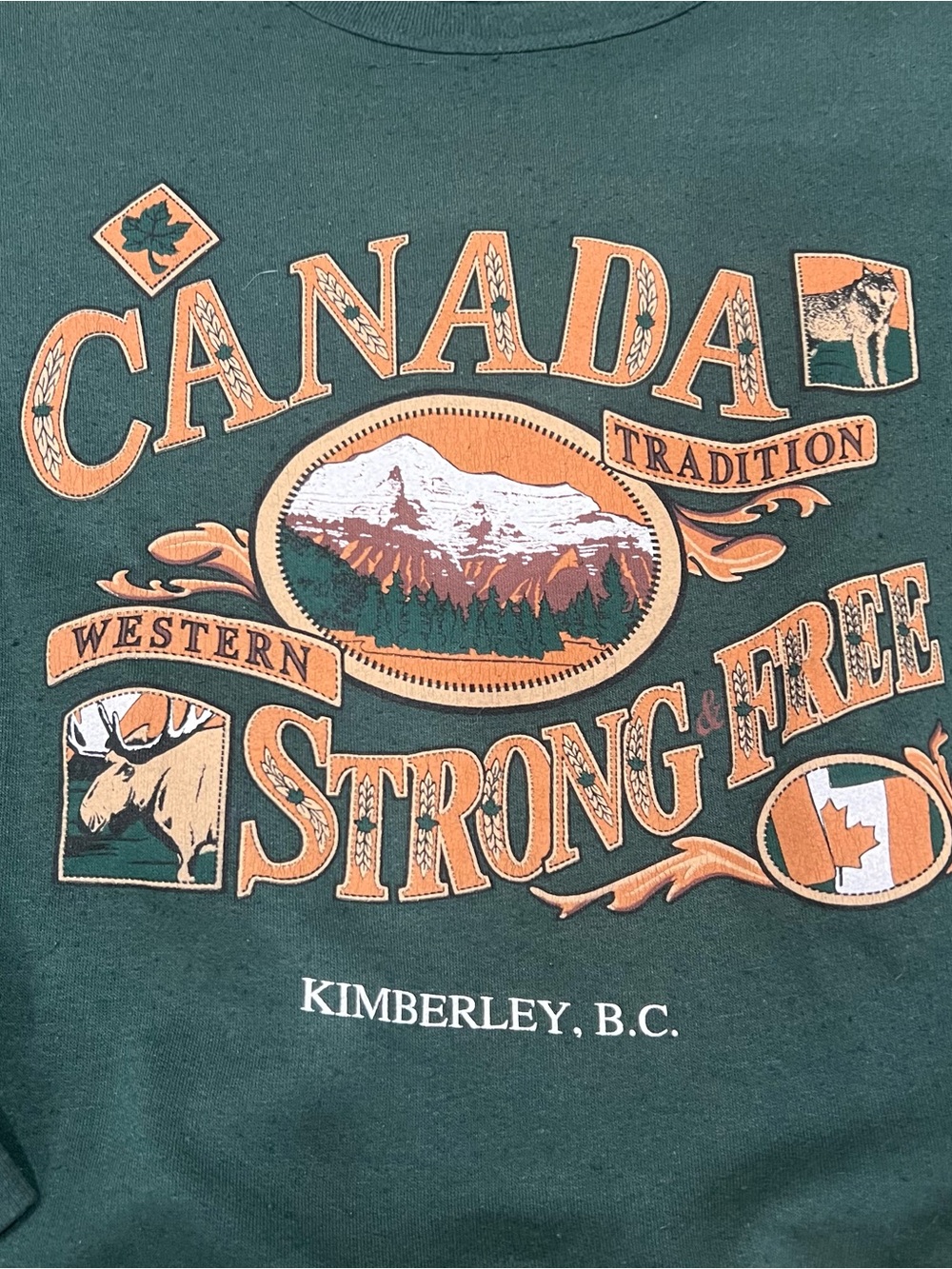 Canada Nature Crewneck Forest Green Wolf shirt